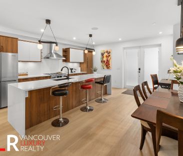 Townhouse in Vancouver West Side, BC - Photo 4