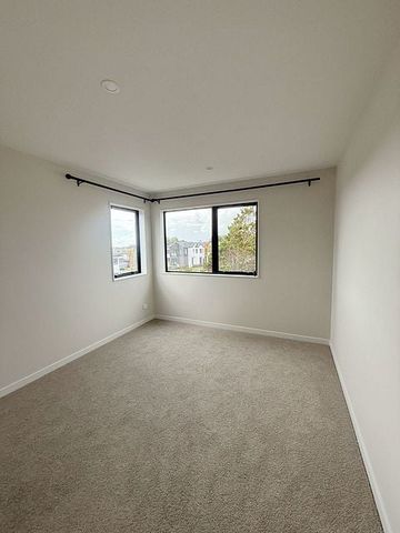 Brand New 5-Bedrooms, 3.5 Bathrooms for Rent - Photo 2