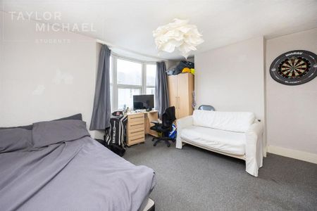 4 bedroom terraced house to rent - Photo 5