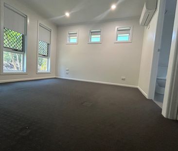 SPACIOUS AND LOW MAINTENANCE FAMILY HOME - Photo 4