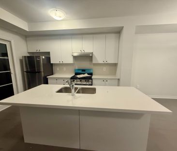 For Lease - 5886 Saigon Street, Mississauga, Ontario - Photo 3