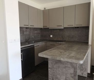 Location Appartement 2 pièces 41m² ST MAUR DES FOSSES 94100 - Photo 3