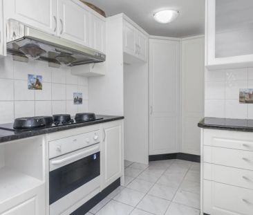 Comfortable & Inviting 2-Bedroom Home in Parramatta's River Precinct - Photo 3