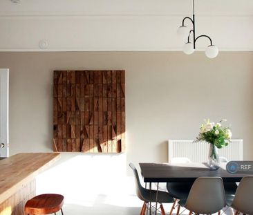 3 bedroom flat to rent - Photo 2