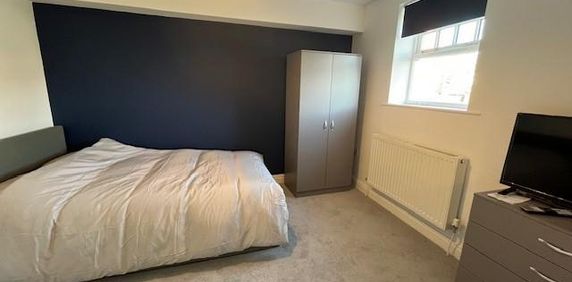 1 bedroom in a house share to rent - Photo 2