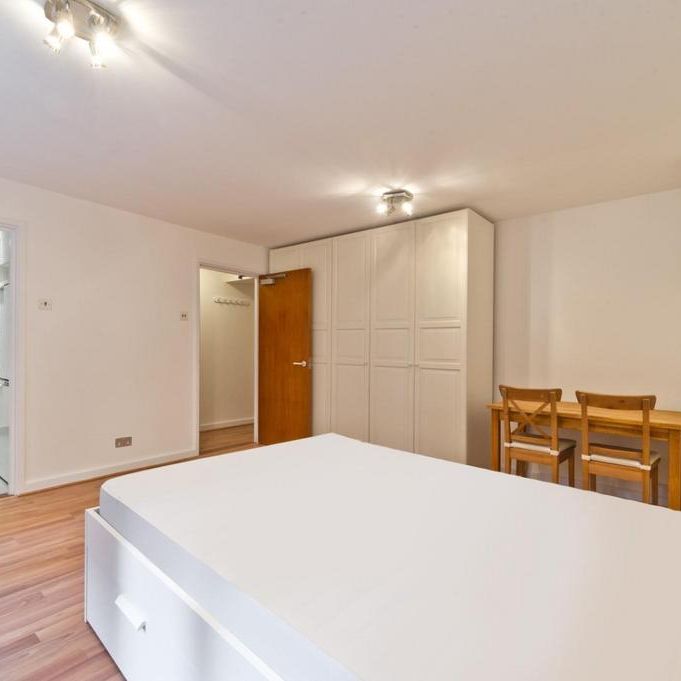 Studio to rent - Photo 1