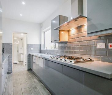 4 bedroom terraced house to rent - Photo 5
