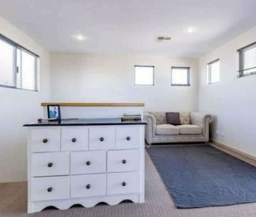 Australind - Photo 1