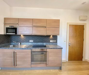 1 bedroom Flat To Let - Photo 2