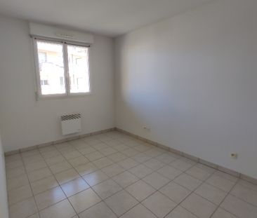 T2 DE 36 m² PROCHE PLACE DES CARMES - Photo 4