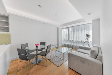 One bedroom apartment in Canaletto Tower, EC1V - Photo 4