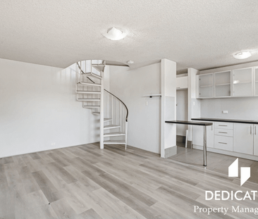 Gorgeous Townhouse in Prime Location, Available NOW! - Photo 6