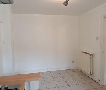 2 bedroom semi-detached house to rent - Photo 3