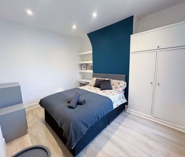 Room in a Shared House, Newcombe Street, L6 - Photo 3