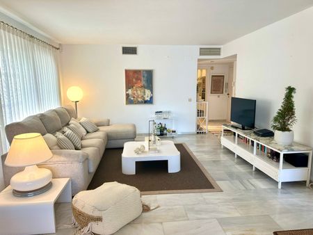 Middle Floor Apartment · Puerto Banús - Photo 3