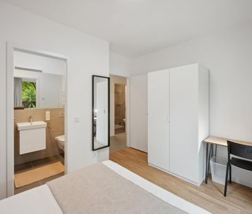 Berlin -Mitte | Private Bedroom and Bathroom - Photo 2