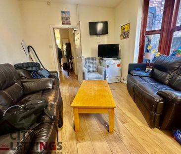 7 Bedroom Mid Terraced House - Photo 1