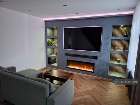 3 bedroom terraced house to rent - Photo 2