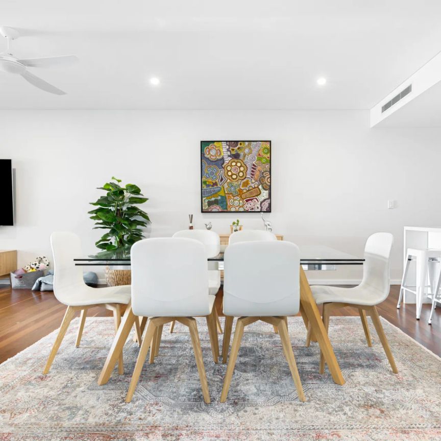 BEACH FRONT APARTMENT WITH HUGE ALFRESCO AND EXPANSIVE OCEAN VIEWS CONTACT JULIE SYKES 0438 050 110 - Photo 1