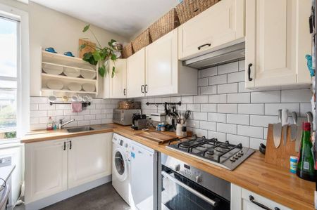 2 bedroom flat to rent - Photo 4