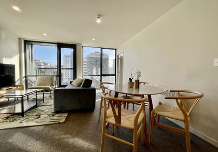 Stylish One Bedroom, One Bathroom Apartment with Balcony - Photo 2