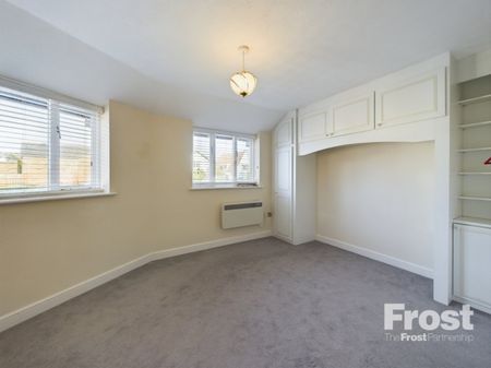 Parkgate, Windsor Lane, Burnham,SL1 - Photo 2