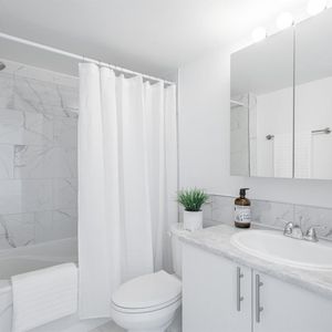 1 Mois Gratuit- Superbe 4 ½ Rénové - à Deux Pas Du REM Montpellier - 390 Boulevard Cote Vertu Ouest, Montréal - Photo 3
