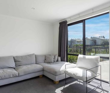 Modern Townhouse - Photo 2