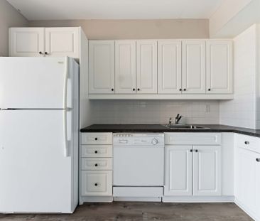 For Lease - 2759 Carousel Crescent Unit# 501, Blossom Park - Airpor... - Photo 3
