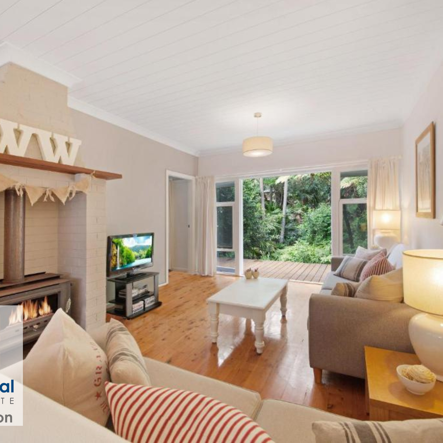 FULLY FURNISHED - Renovated 3-bedroom Hampton’s style cottage on 1/2 an acre: Pearl Beach - Photo 1