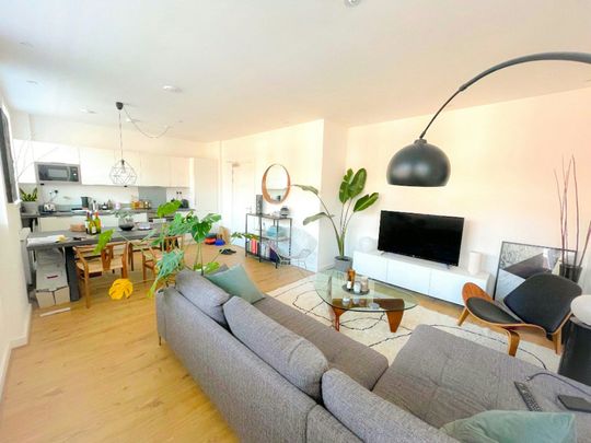 Flat to rent on - Photo 1