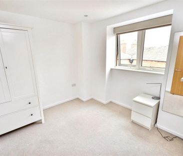 2 bedroom penthouse to rent - Photo 3