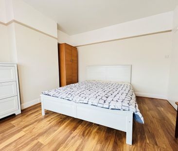 1 bedroom room to rent Rowan Crescent - Photo 2