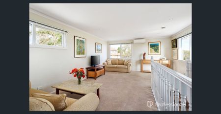 Spacious Family Home in Blackburn North - Perfect for You! - Photo 2