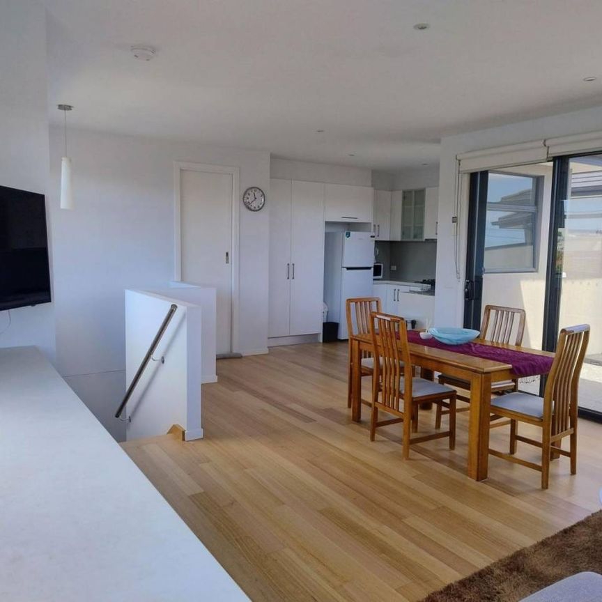 Bedroom available in 2026. Fully furnished SHARE HOUSE with all bills included! - Photo 1