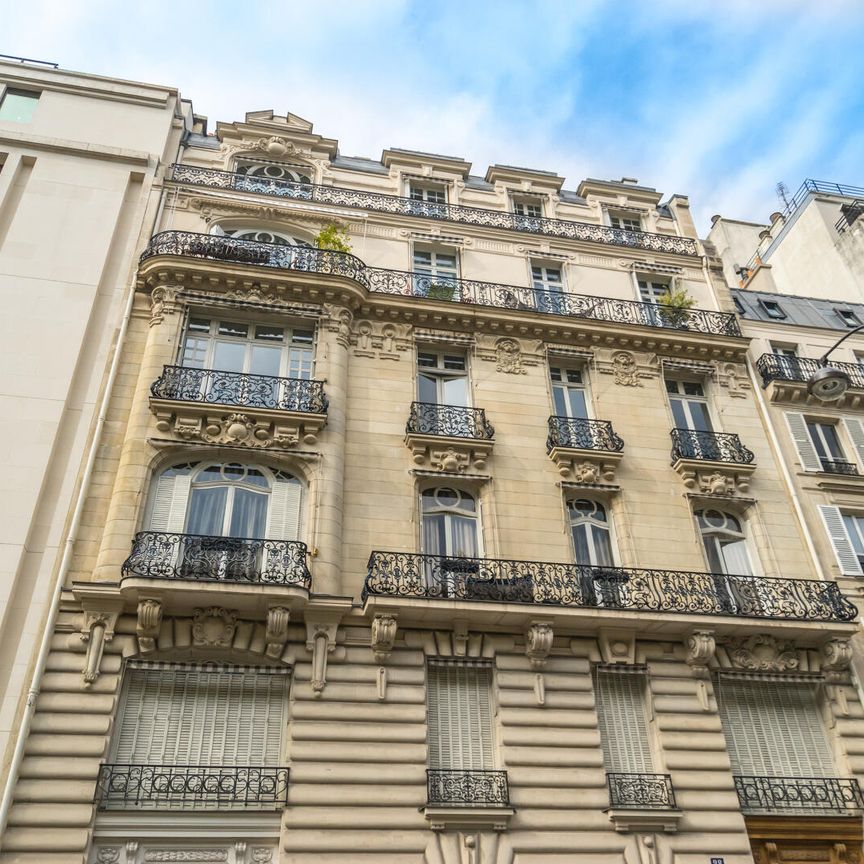 location Appartement F2 DE 66.9m² À PARIS - Photo 1