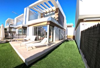 425 Villamartin Paradise