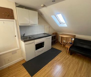 Studio to rent - Photo 2
