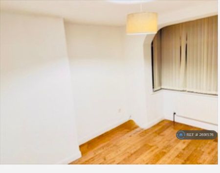 3 bedroom end of terrace house to rent - Photo 2