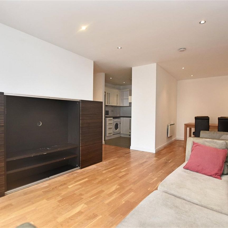 Prince Regent Road, Hounslow, Middlesex, TW3 - Photo 1