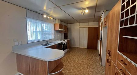 FOUR BEDROOMS - CENTRAL - Photo 3