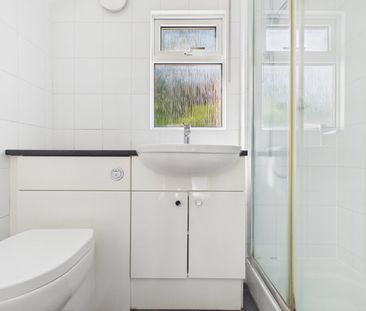 2 bedroom House in Mount Pleasant, Wokingham - Photo 3