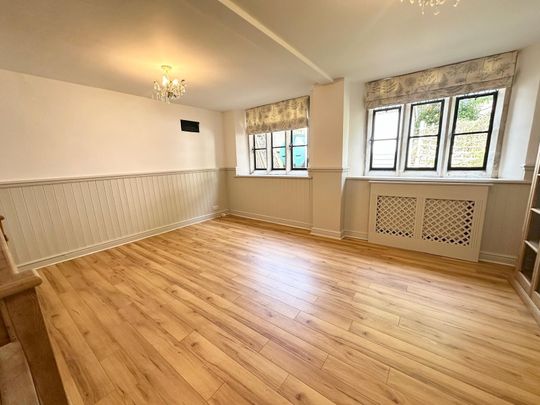 The Street, Chippenham, Grittleton - Photo 1