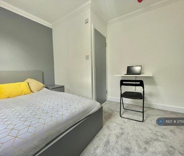 1 bedroom in a house share to rent - Photo 2