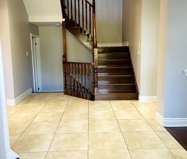 For Lease - 2418 Wasaga Drive, Oakville, Ontario - Photo 4