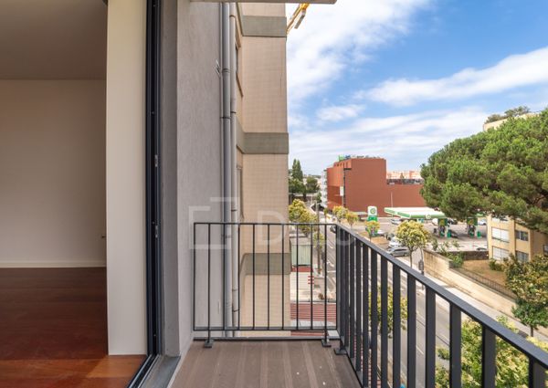 Apartamento T1 com varanda - Novo - Casa da Musica - Rotunda Boavista