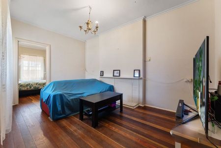 Neat & Spacious 3-Bedroom Home - Photo 2