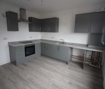 2 bed Flat - Photo 5