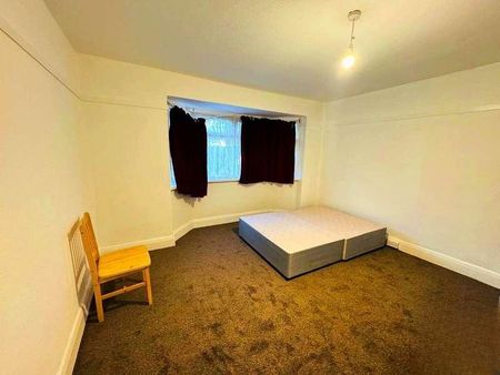 Grand Avenue, Wembley, Middlesex, HA9 - Photo 2