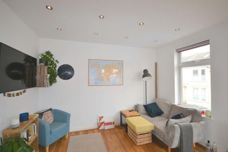 2 bedroom flat to rent - Photo 3
